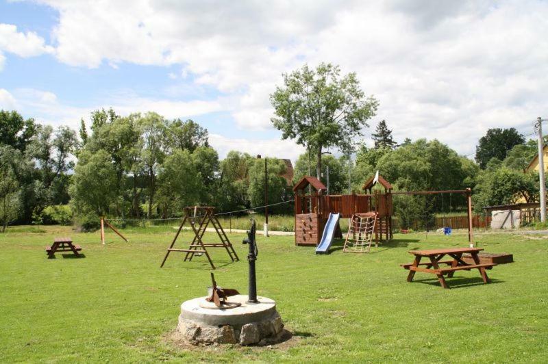 Karpnicka Struga W Dolinie Palacow I Ogrodow Jelení Hora Exteriér fotografie