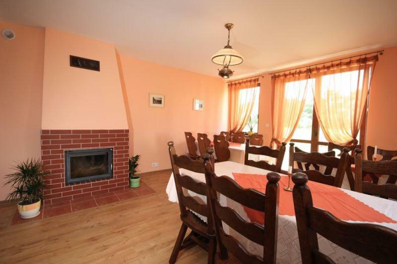 Karpnicka Struga W Dolinie Palacow I Ogrodow Jelení Hora Exteriér fotografie